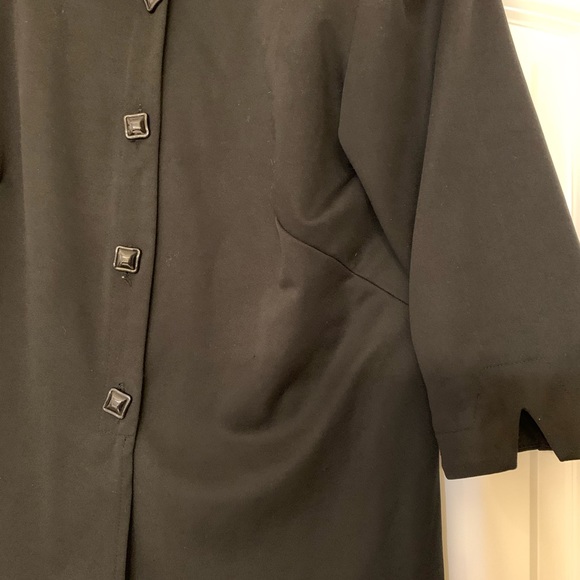 button down blouse & pant suit. - Picture 5 of 6